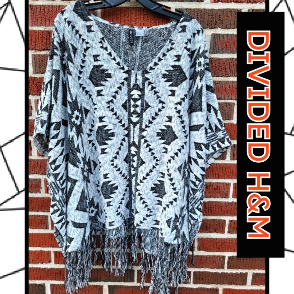 •DIVIDED H&M GRAPHIC PONCHO•